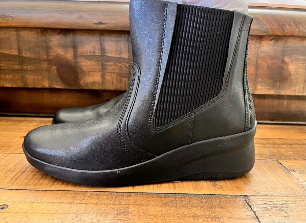 CLARKS Women's Sttyn Rae Wedge Heel Booties Black Leather Sz 9